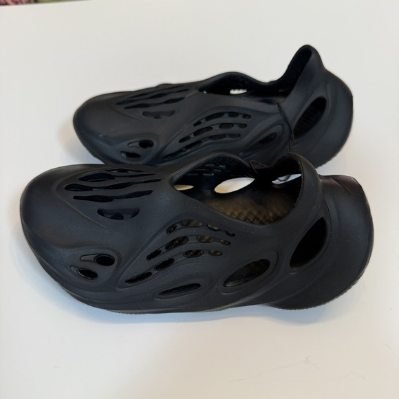 4 Toddler Foam Running Shoes, black New without tag. Unbranded Trendy ~ READ - Picture 4 of 6